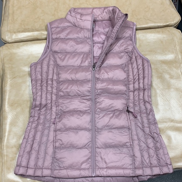 Ladies 32 Degrees lightweight puffer vest. Smalls,Mediums,Larges available - Picture 1 of 6